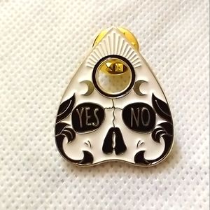 🧁 3/$30 Yes No Skull Ouija Planchette Enamel Pin NEW